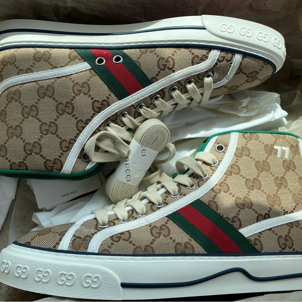 BRAND NEW!! Gucci Beige High-Tops with Red and Green Stripe